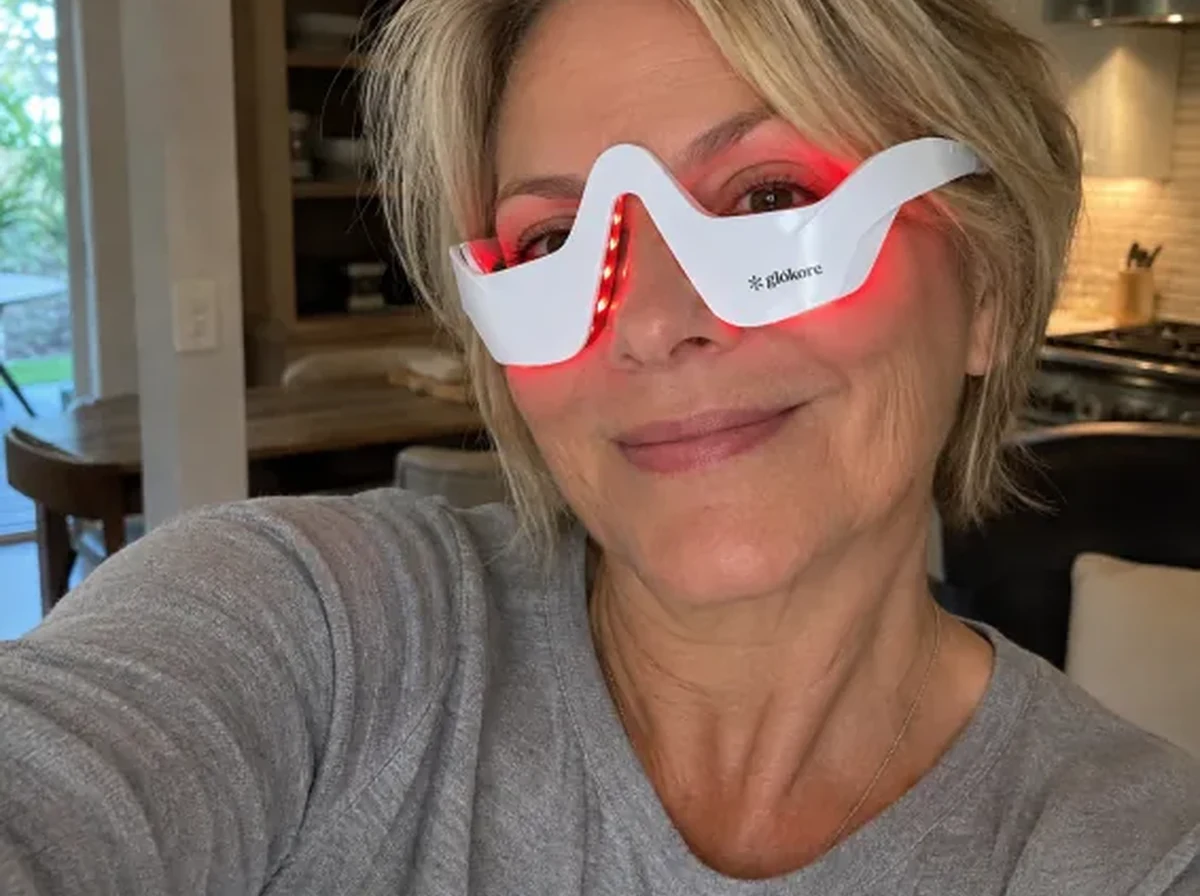 Glokore EyeRenew Pro Red Light & EMS Under-Eye Glasses Everyday Experience